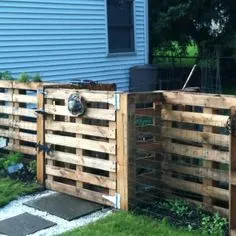 How to Make an Amazing DIY Pallet Fence Garden Fence