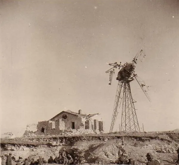 Промышленная ветровая электростанция, построенная в 1931 в Крыму, спроектирована в ЦАГИ и была на тот момент крупнейшей в мире — её мощность 100 кВт. Во время Великой Отечественной войны она была разрушена.