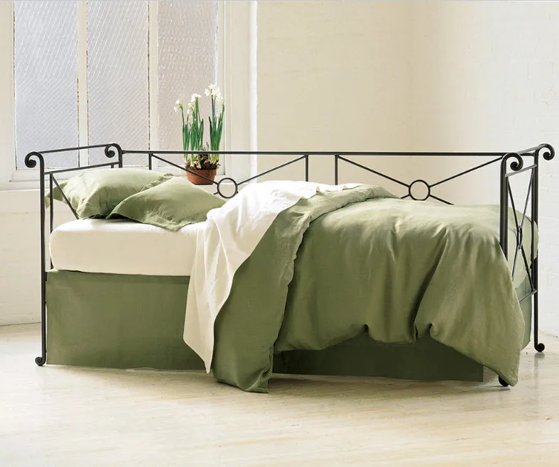 Нетривиальный дизайн кровати