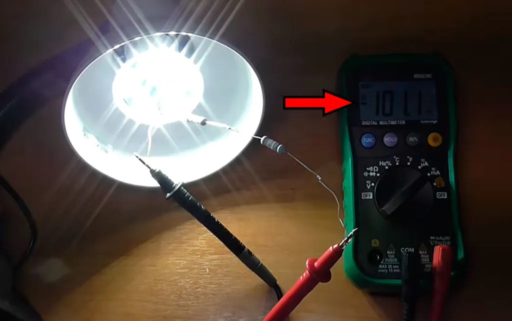 сравнение силы тока в светодиодной лампочке отремонтированной шунтированием диода