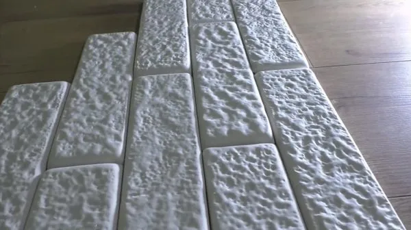 Плитка из гипса, имитирующая натуральный песчаник