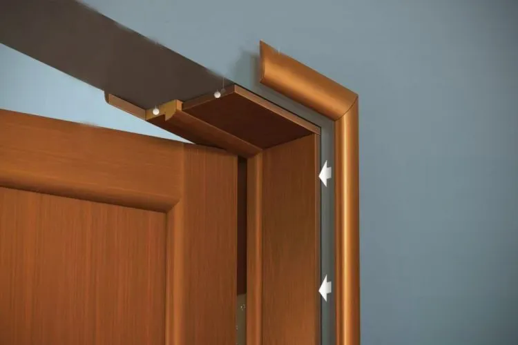 как сделать широкие откосы на межкомнатных дверях