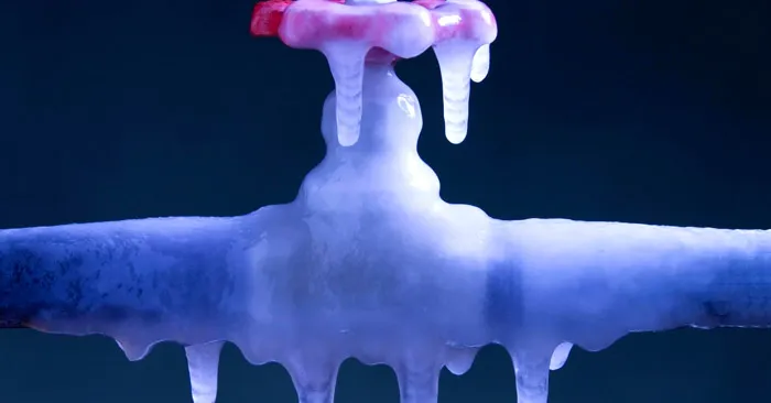 Подогрев трубы водопровода от замерзания позволяет поддерживать необходимую температуру весь зимний период