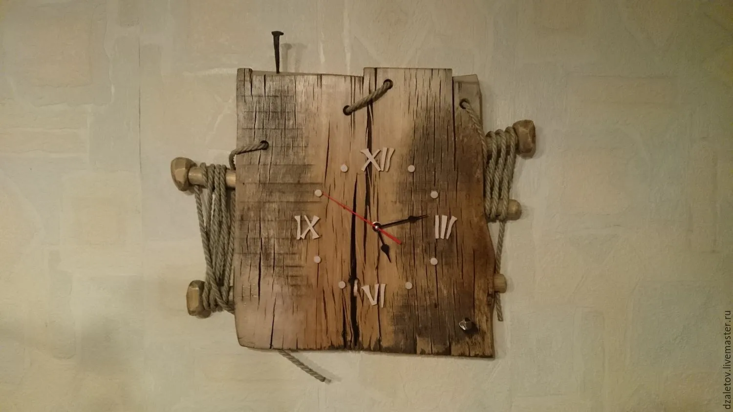 Часы из старого дерева своими руками