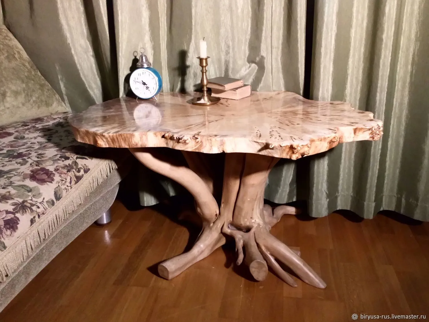 Журнальный стол из старого дерева