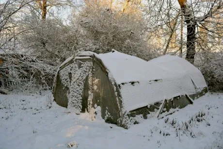 Теплица сломалась под снегом