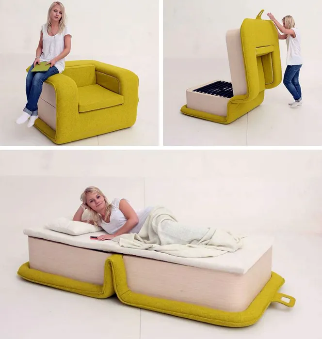 Яркое кресло-кровать.