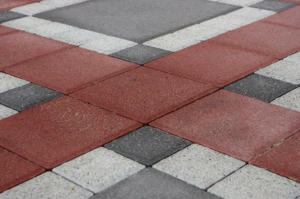 Вариант укладки тротуарной плитки (квадрат). Фото: mir-betona.od.ua