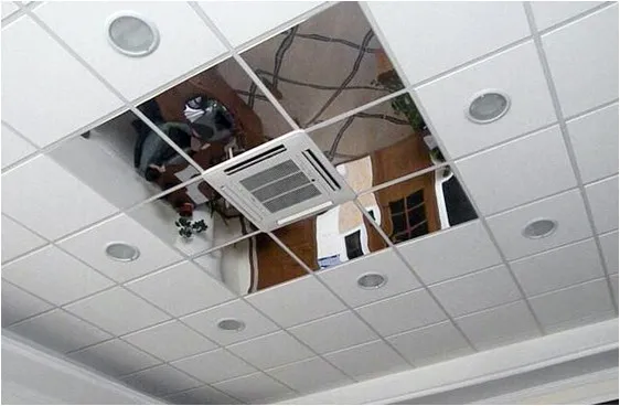 Потолок Армстронг с зеркальными вставками