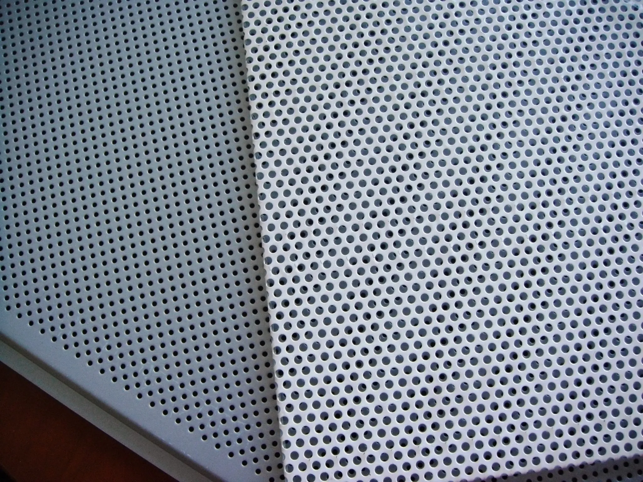 Плиты потолочные для подвесного потолка из тонколистовой стали 0,45мм с покрытием полиэстер