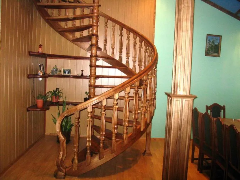 Определение высоты перил на лестнице в частном доме и другие параметры .