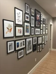 The top part of this gallery wall above my family ... - #abovecouch #Family #gallery #Part #Top #wall Family Pictures On Wall, Family Photo Wall, Wall Decor Living Room, Family Family, Display Family Photos, Trendy Family, Room Pictures, Ideas Family