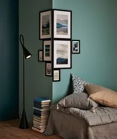 A patchwork of different-size frames with themed motifs round a corner creates a unique and strong expression. Home Interior Design, Interior Decorating, Decorating Games, Decorating Websites, Apartment Decor, Apartment Ideas, Home Decor Ideas