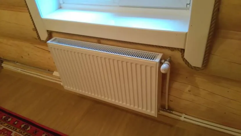 Радиатор отопления под окном