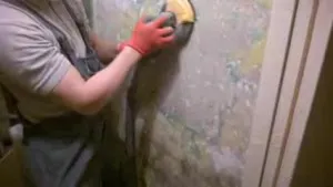 Удаление старой краски со стены