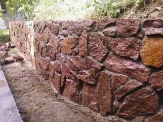 забор из природного камня
