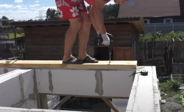 Как сделать односкатную крышу на бане