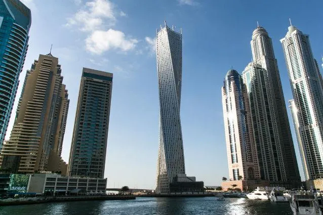 современный дом башня в Дубаи