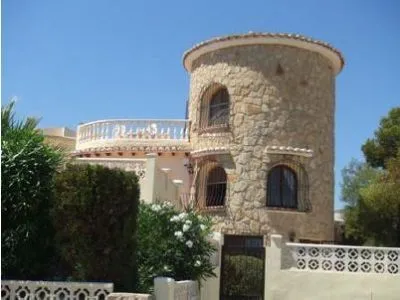 дом башня в Испании