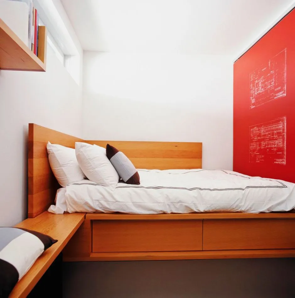 Маленькая спальня с двуспальной кроватью