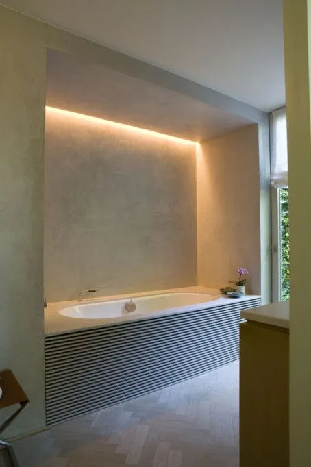 09-hidden-lights-in-the-bathtub-niche-to-add-more-light-while-having-a-bath