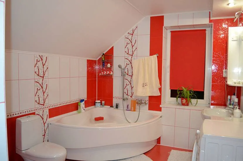 Красно-белая ванная