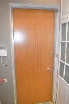 Оштукатуренные откосы входной двери