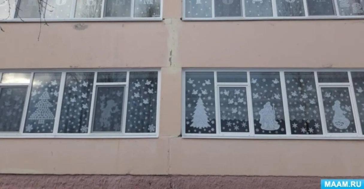 Оформление помещения «Окно в Новый год»