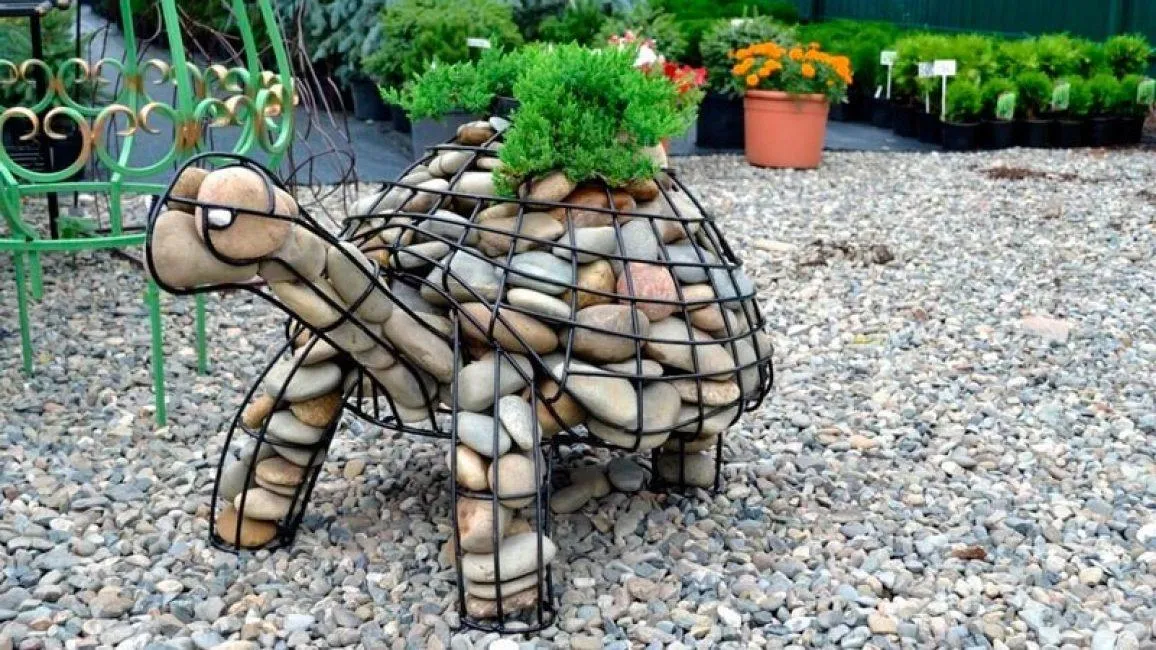 Садовая фигура - черепаха из проволоки