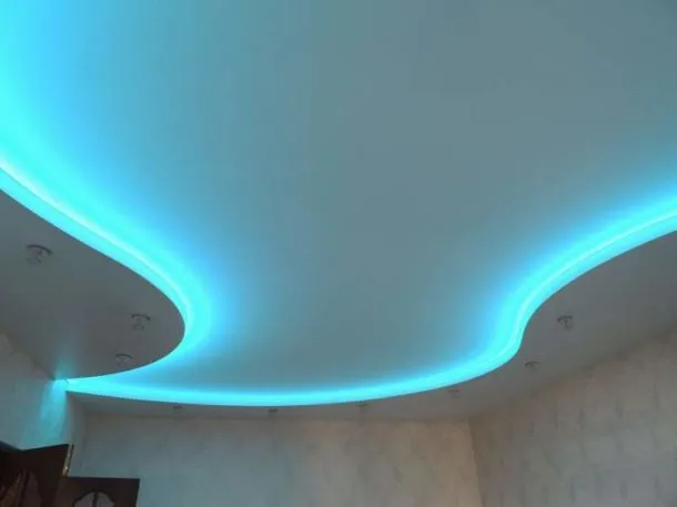 Потолок с подсветкой сложной формы