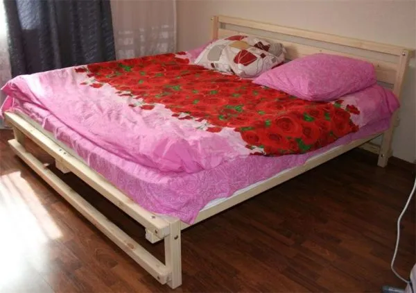 Что может быть проще сборки кровати из ДСП? Разумеется, сборка мебели из деревянного бруса!