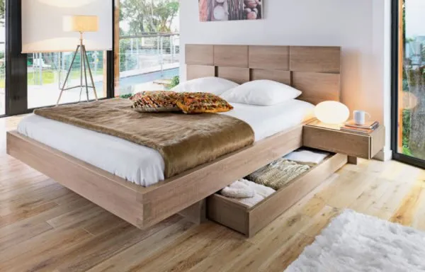 Кровать с парящими тумбочками – оптимальный вариант для большинства современных интерьеров, тем более что собрать такую мебель не сложнее, чем сделать другие варианты из этого обзора