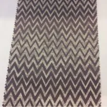 Атласная портьерная ткань с геометрическим рисунком средней плотности Liana Runa, col 110. Каталог бельгийской ткани для штор. Серебристо-фиолетовый оттенок