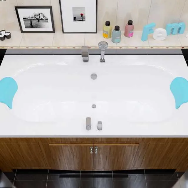 Экран этой изящной ванны выполнен из МДФ – получилась очень интересная и функциональная конструкция