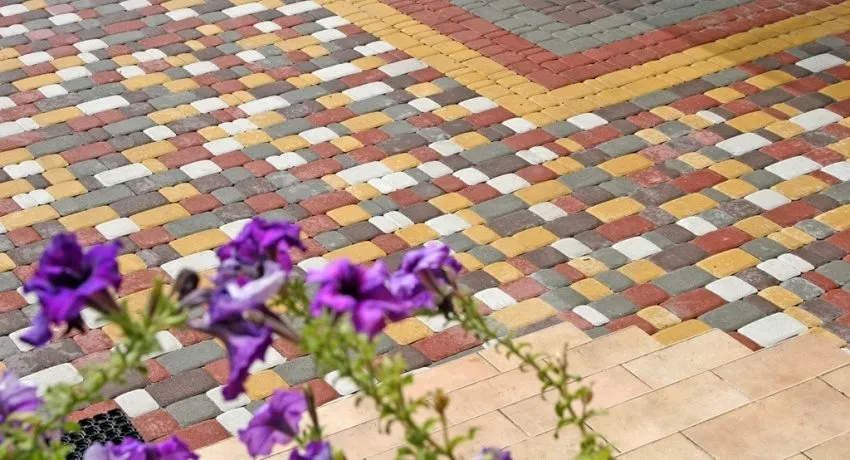 Тротуарная плитка может иметь различные цвета и оттенки