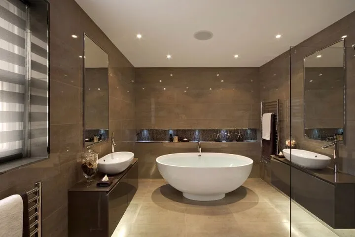 Интерьер ванной комнаты в стиле хай-тек