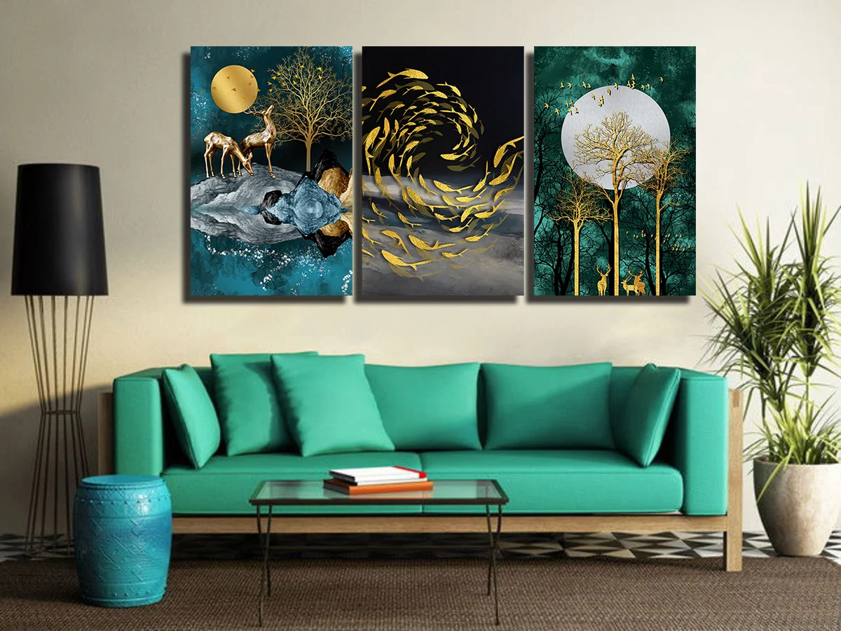 Три картины над диваном