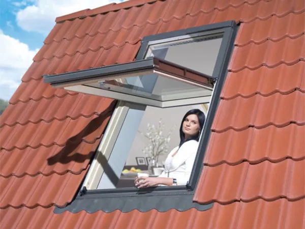 Мансардное окно на крыше