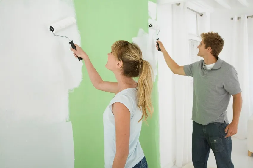 Красящие составы для стен в ванной комнате - наиболее доступный и популярный вид отделочного материала