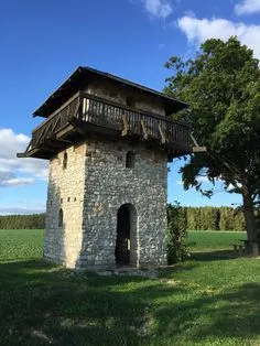 Atalaya romana comparable a las de los Limes (fronteras). Esta se encuentra en una carretera romana que todavía conecta parcialmente las ciudades de Tréveris y Bingen (Alemania). Datos Geográficos: 49.92511 ° N, 7.35227 ° O Historical Architecture, Ancient Architecture, Architecture Design