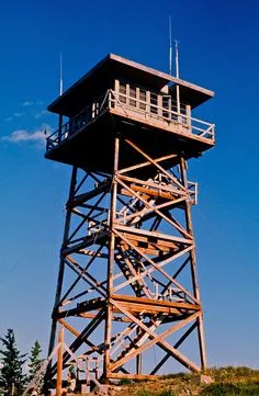 Cyclone Lookout reaching for the sky. Painted Wood Walls, Wood Panel Walls, White Wood Floors, Futuristic Home, Wood Architecture, Wood Structure