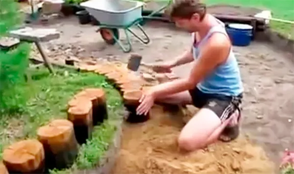 Как сделать садовую дорожку из спилов дерева самостоятельно