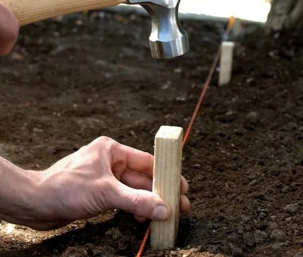 Как сделать садовую дорожку из спилов дерева самостоятельно
