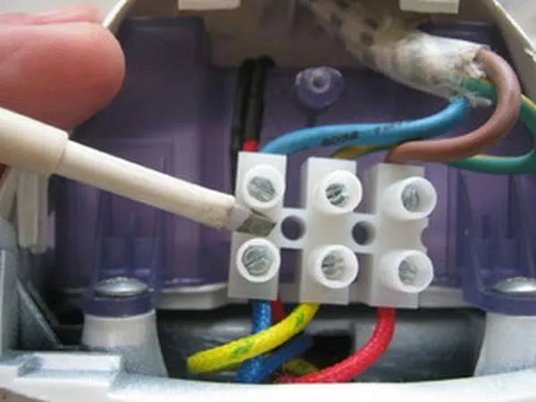 Предохранитель Ремонт предохранителя утюга