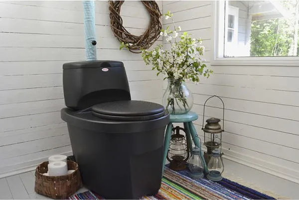 Торфяной туалет Биолан. Фото с сайта ecotoilet.ru