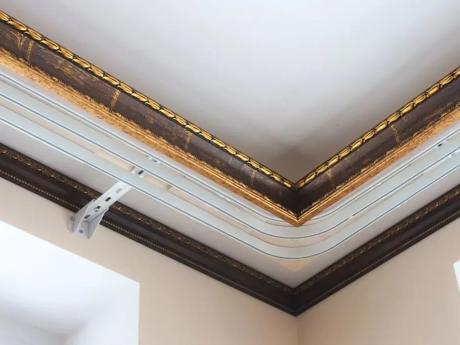 Потолочный плинтус для гипсокартонного потолка