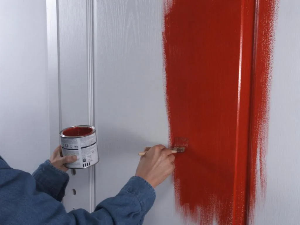 Покраска межкомнатной двери