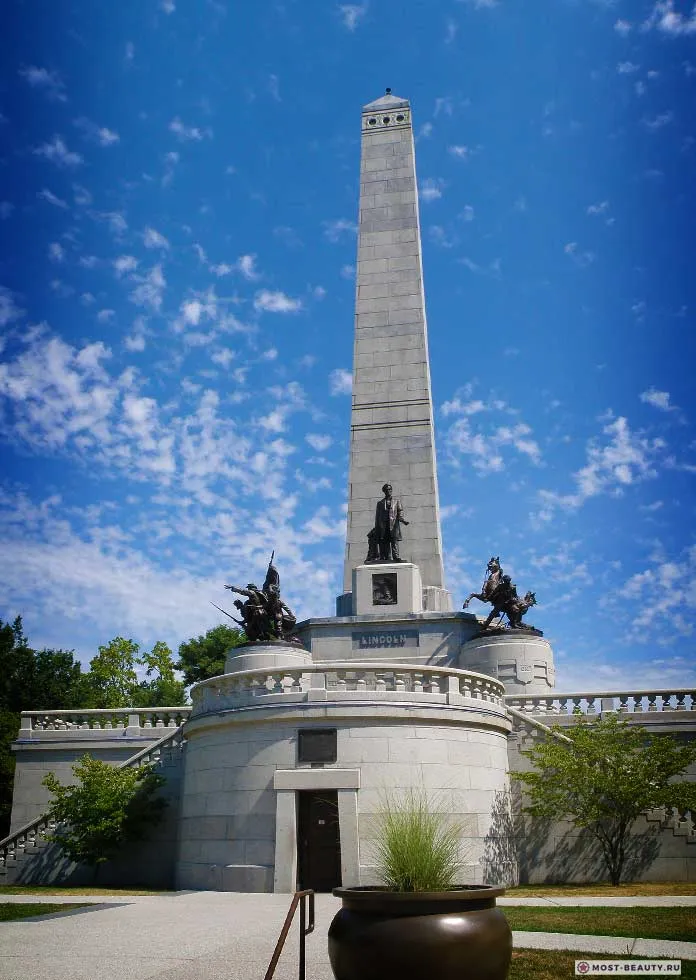 памятник Аврааму Линкольну
