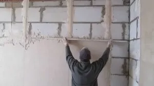 Как правильно штукатурить стены под обои