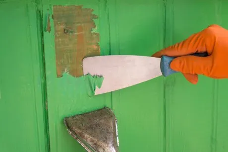 Как снять старую краску с дерева